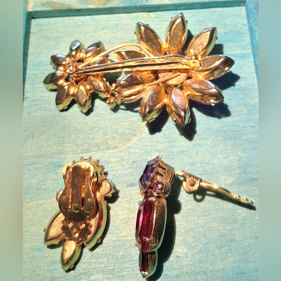 Vintage Gold and Purple Floral Brooch Set - Picture 4 of 5